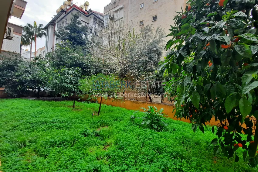 Квартира в центре Алании с мебелью в комплексе городского типа 5 