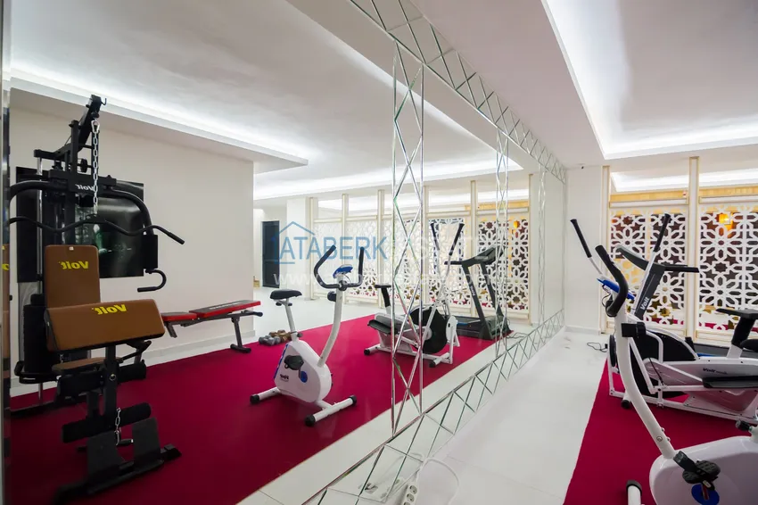 Квартира в районе Махмутлар с мебелью и застекленными балконами в новом комплексе 23 