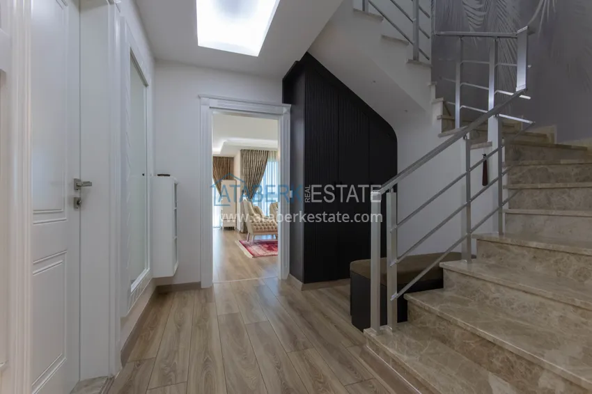 Приобрести Дуплекс в Махмутларе с мебелью и видом на море и горы в новом комплексе 2 