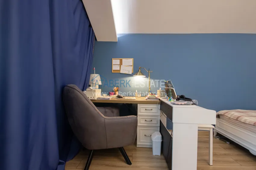 Приобрести Дуплекс в Махмутларе с мебелью и видом на море и горы в новом комплексе 46 