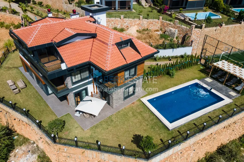 Отдельно стоящая трехэтажная вилла в районе Кестель. С правом на гражданство!  4 