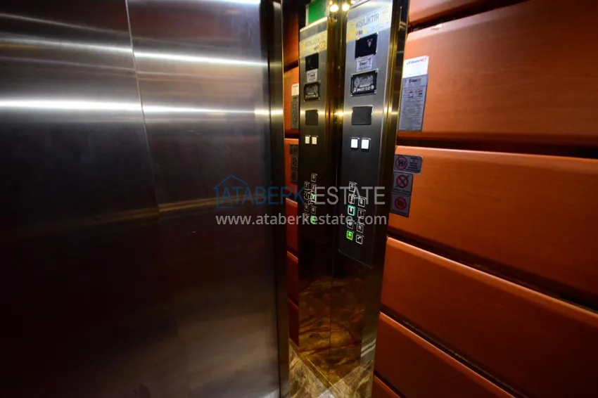 Квартира в районе Тосмур трехкомнатная в городском доме  4 