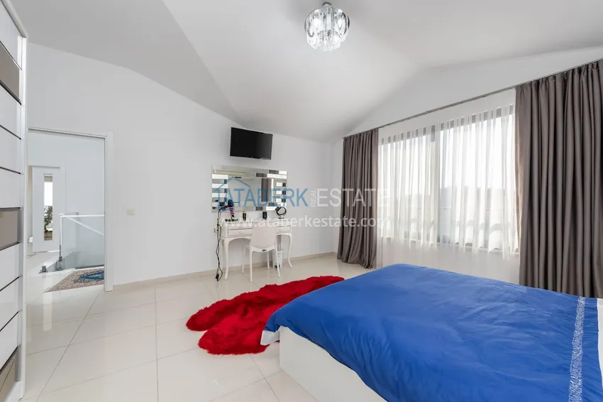 Приобрести Пентхаус-дуплекс в Кестеле меблированный с видом на море, горы и историческую крепость 7 