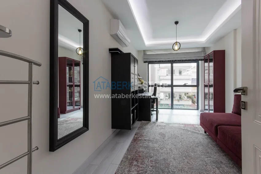 Приобрести Квартира в районе Махмутлар с мебелью и застекленными балконами в новом комплексе 10 