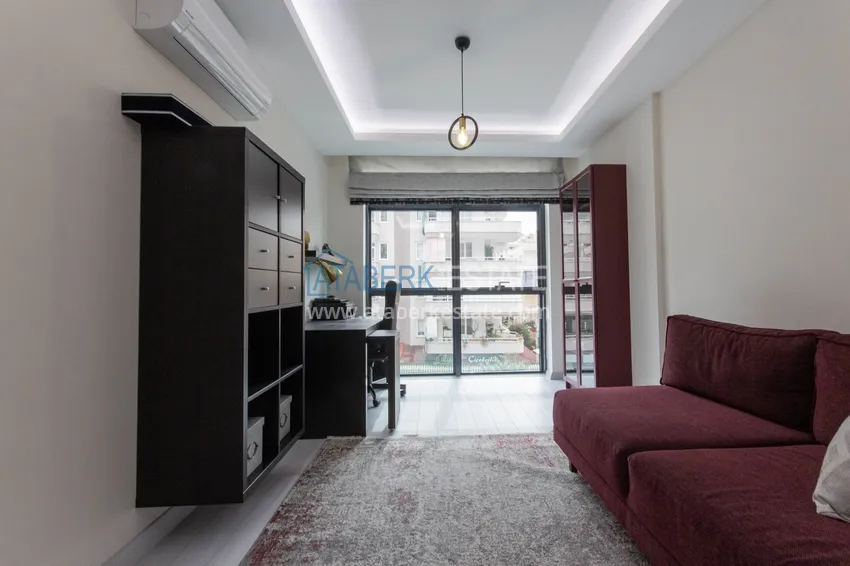 Приобрести Квартира в районе Махмутлар с мебелью и застекленными балконами в новом комплексе 12 