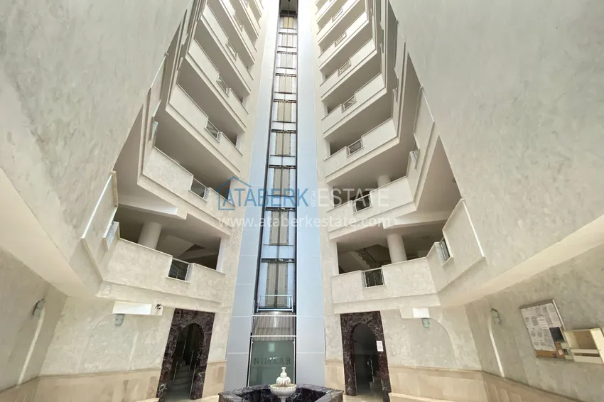 Просторная квартира в районе Тосмур с мебелью в комплексе на берегу горной реки  13 