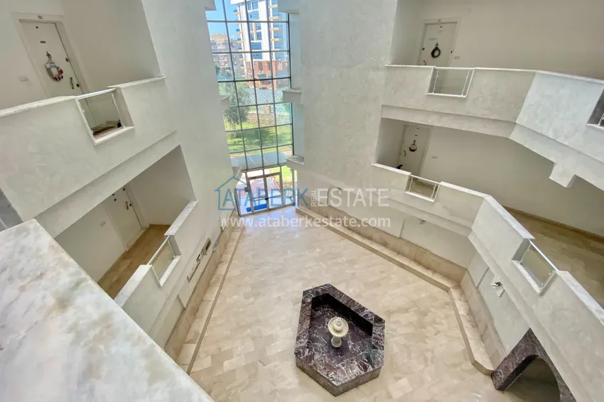 Просторная квартира в районе Тосмур с мебелью в комплексе на берегу горной реки  14 