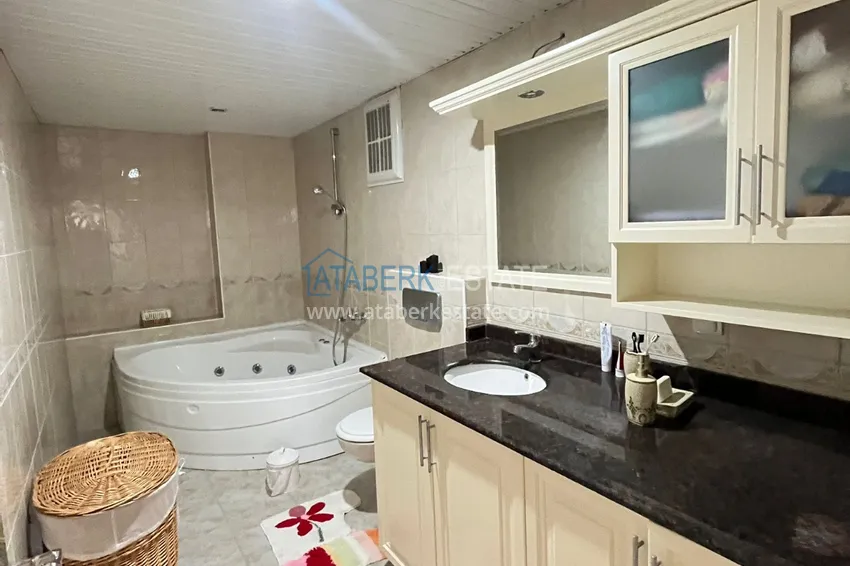 Приобрести Квартира в центре Алании, трехкомнатная с мебелью и отдельной кухней 18 