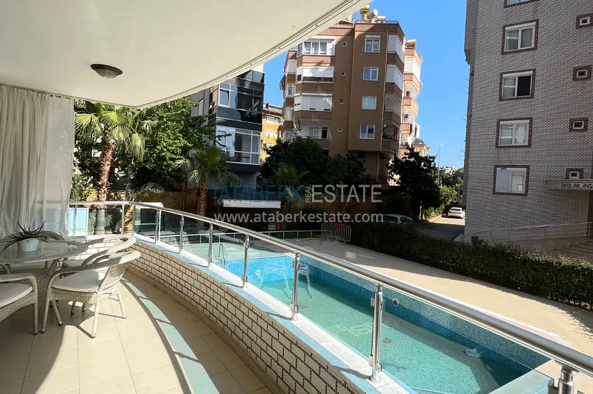 Приобрести Квартира в центре Алании, трехкомнатная с мебелью и отдельной кухней 20 