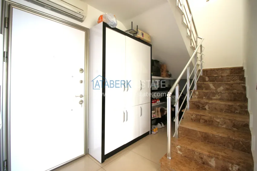 Приобрести Пентхаус-дуплекс в Кестеле с мебелью и видом на море в комплексе с частным пляжем 1 