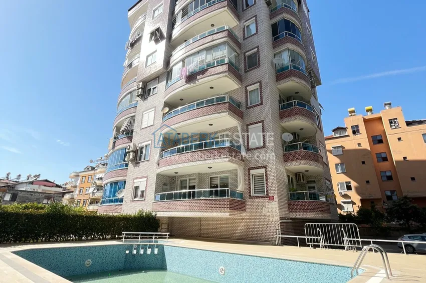 Квартира в центре Алании, трехкомнатная с мебелью и отдельной кухней 1 