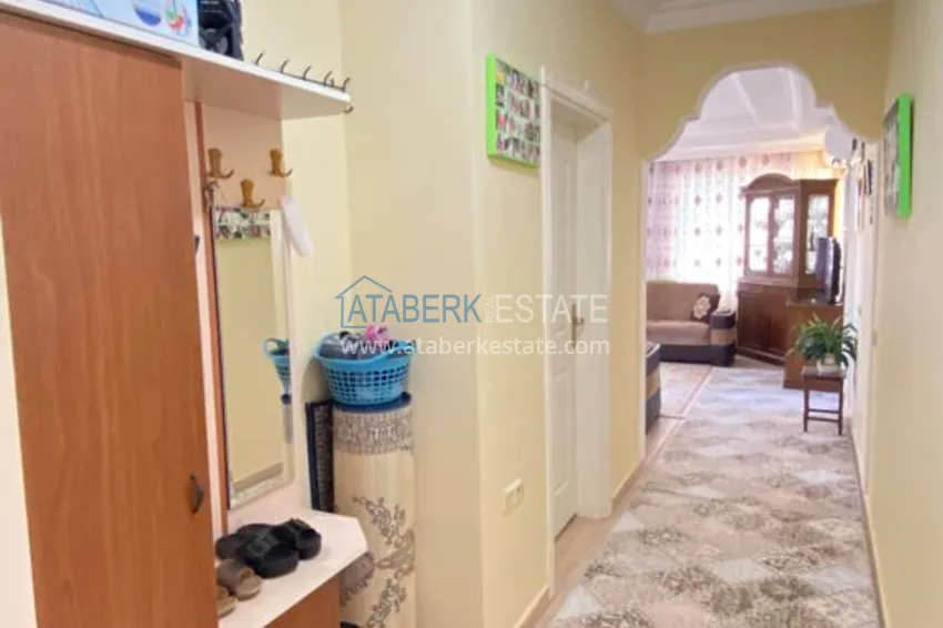 Приобрести Квартира в Махмутларе с мебелью и видом на горы с хорошо продуманной планировкой в комплексе городского типа 1 