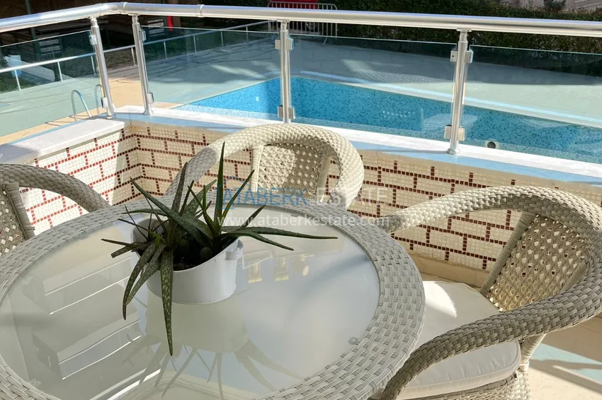 Приобрести Квартира в центре Алании, трехкомнатная с мебелью и отдельной кухней 22 