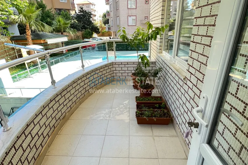 Приобрести Квартира в центре Алании, трехкомнатная с мебелью и отдельной кухней 24 