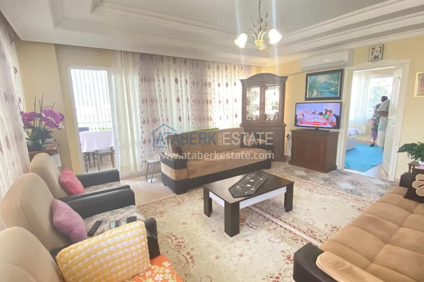 Приобрести Квартира в Махмутларе с мебелью и видом на горы с хорошо продуманной планировкой в комплексе городского типа 2 