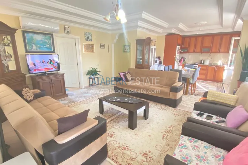 Приобрести Квартира в Махмутларе с мебелью и видом на горы с хорошо продуманной планировкой в комплексе городского типа 4 