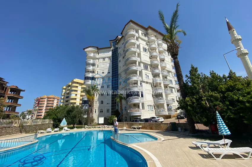 Просторная квартира в районе Тосмур с мебелью в комплексе на берегу горной реки  4 