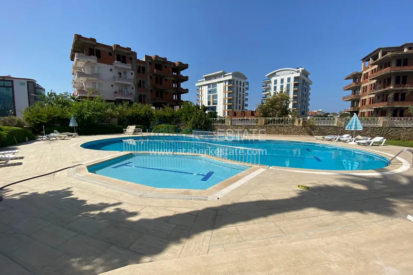 Просторная квартира в районе Тосмур с мебелью в комплексе на берегу горной реки  5 