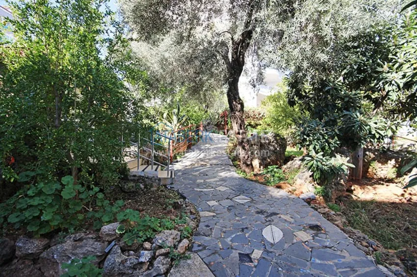 Квартира в Алании - район Тосмур, трехкомнатная с мебелью в уютном комплексе 5 