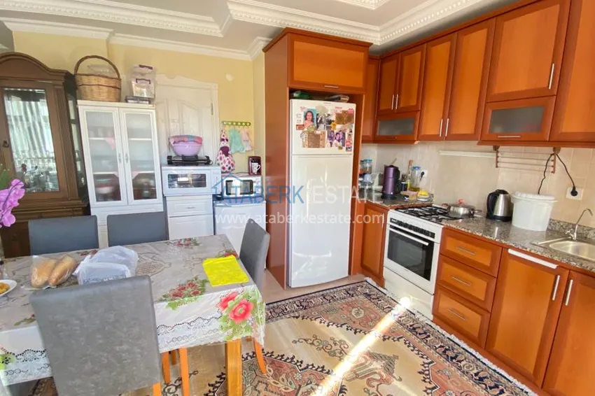 Приобрести Квартира в Махмутларе с мебелью и видом на горы с хорошо продуманной планировкой в комплексе городского типа 6 