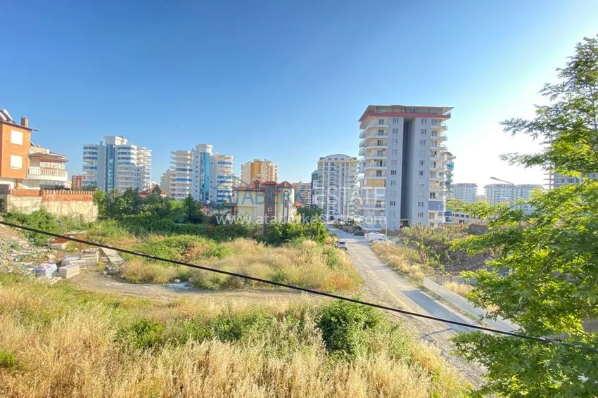 Приобрести Квартира в Махмутларе с мебелью и видом на горы с хорошо продуманной планировкой в комплексе городского типа 11 