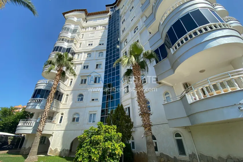 Просторная квартира в районе Тосмур с мебелью в комплексе на берегу горной реки  7 