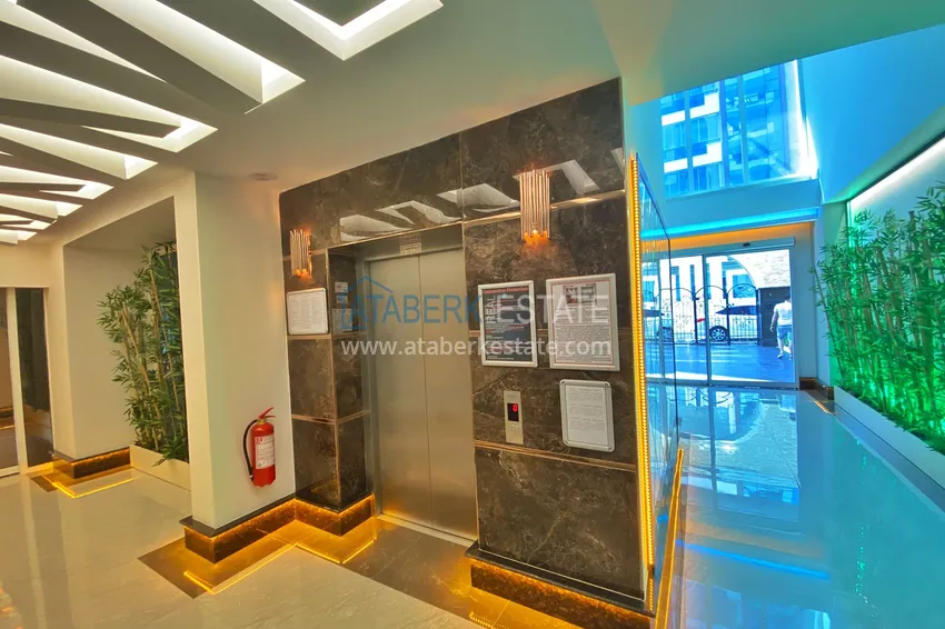 Квартира в Махмутларе меблированная с отдельной кухней и видом на горы располагает собственной охраняемой территорией с инфраструктурой 13 