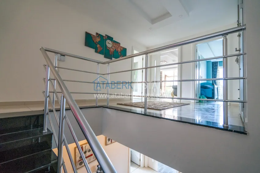 Приобрести Большой дуплекс в Кестеле с мебелью и видом на море на первой береговой   13 