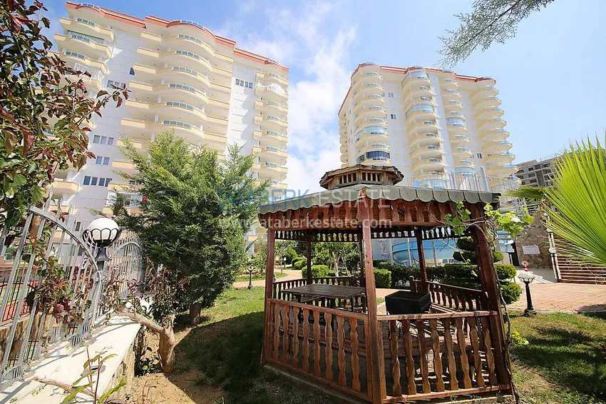 Квартира с мебелью и застекленным балконом в Алании, Махмутларе 11 