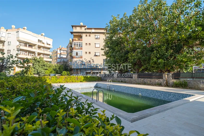 Квартира в центре Алании меблированная с отдельной кухней в современной резиденции 13 