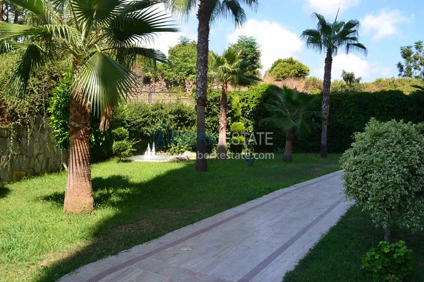 Квартиры в районе Махмутлар в комфортабельном жилом комплексе 15