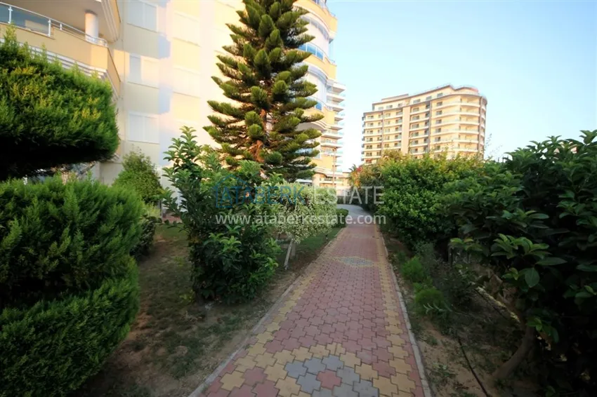 Квартира с мебелью и застекленным балконом в Алании, Махмутларе 13 