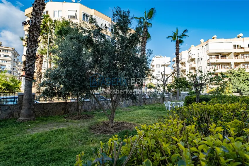 Квартира в центре Алании меблированная с отдельной кухней в современной резиденции 14 