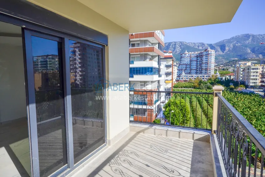 Приобрести Квартира в Махмутларе с видом на горы в современном жилом комплексе 13 