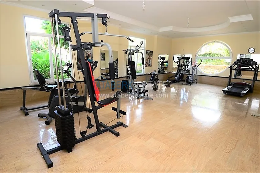 Квартира с мебелью и застекленным балконом в Алании, Махмутларе 15 