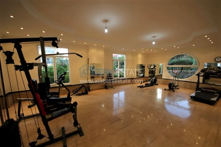 Квартира с мебелью и застекленным балконом в Алании, Махмутларе 16 