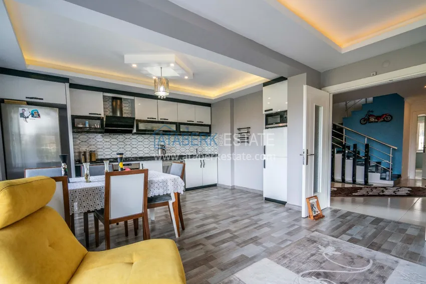 Приобрести Большой дуплекс в Кестеле с мебелью и видом на море на первой береговой   18 