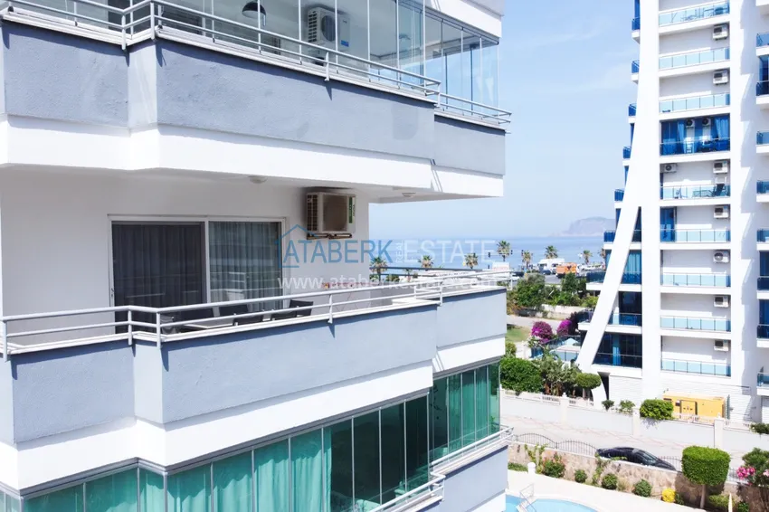 Квартира в Махмутларе с мебелью и отдельной кухней в комплексе на первой береговой 21 