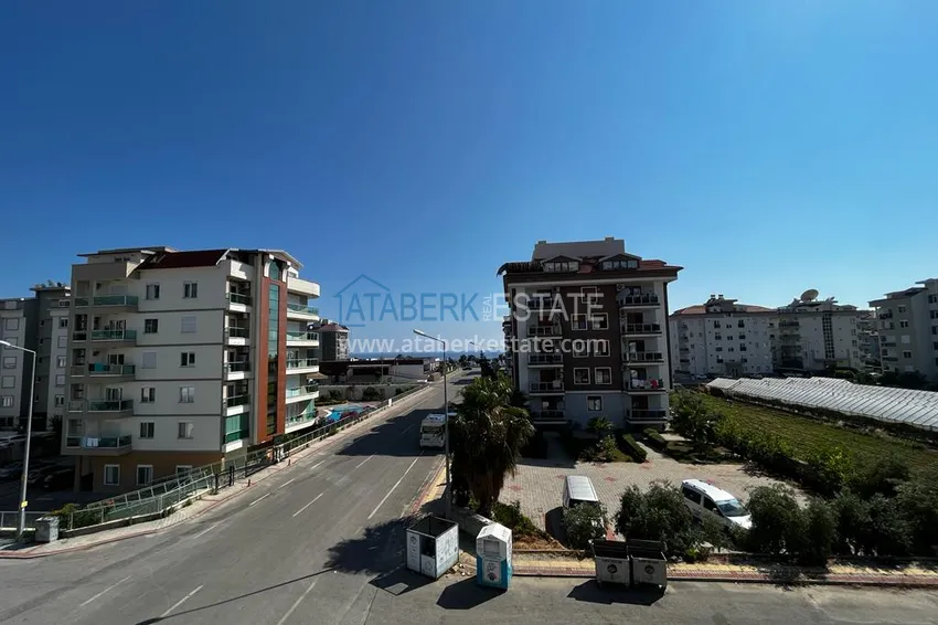 Квартира в Кестеле трехкомнатная с видом на море в уютном комплексе 1 