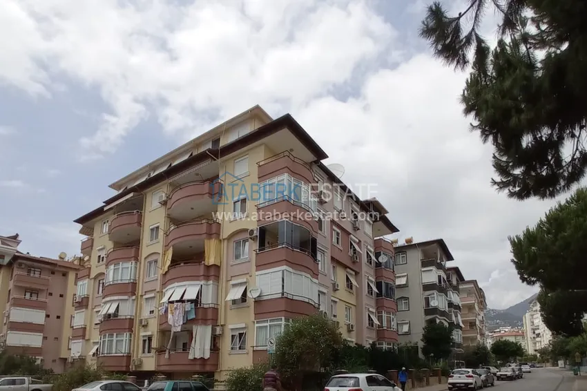 Квартира в центре Алании четырехкомнатная с мебелью и отдельной кухней 1 