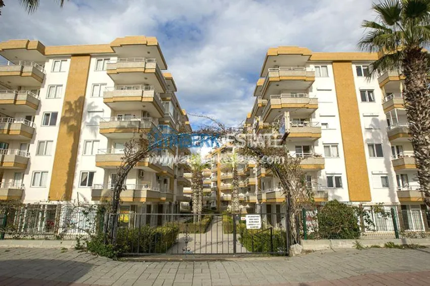 Квартира в Махмутлар с двумя спальнями и застекленными балконами в комплексе на первой береговой 1 