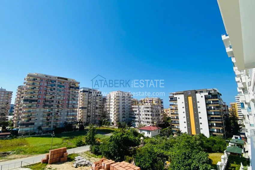 Приобрести Квартира в Махмутларе меблированная с отдельной кухней и видом на горы располагает собственной охраняемой территорией с инфраструктурой 22 