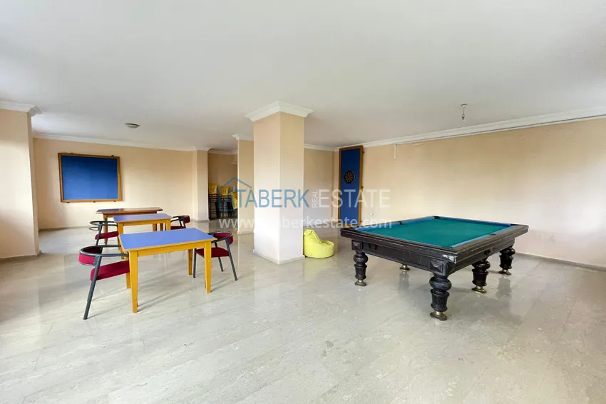 Квартира в Махмутларе с мебелью и отдельной кухней в комплексе на первой береговой 25 