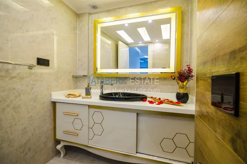 Приобрести Стильная квартира в историческом центре Алании, с дизайнерским интерьером и видом на порт 35 