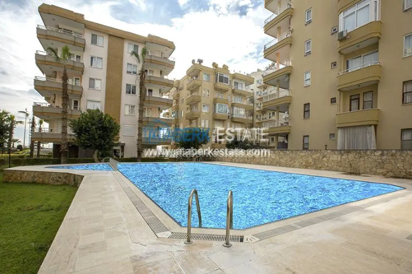 Квартира в Махмутлар с двумя спальнями и застекленными балконами в комплексе на первой береговой 2 