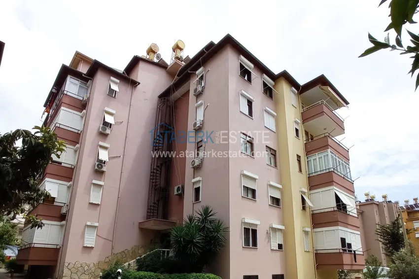 Квартира в центре Алании четырехкомнатная с мебелью и отдельной кухней 2 