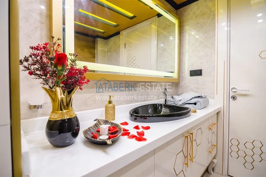 Приобрести Стильная квартира в историческом центре Алании, с дизайнерским интерьером и видом на порт 40 