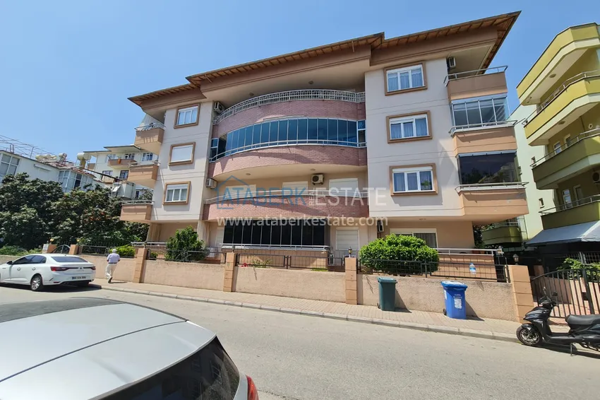 Квартира трехкомнатная с мебелью и застекленным балконом в центре Алании 3 