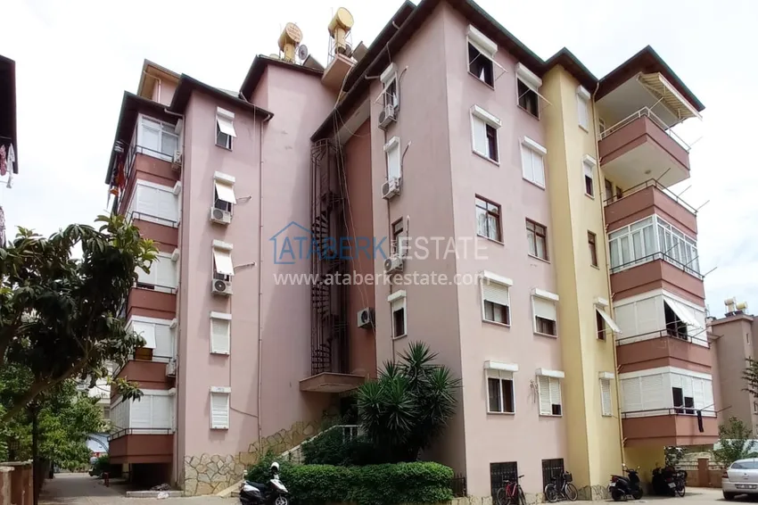 Квартира в центре Алании четырехкомнатная с мебелью и отдельной кухней 3 