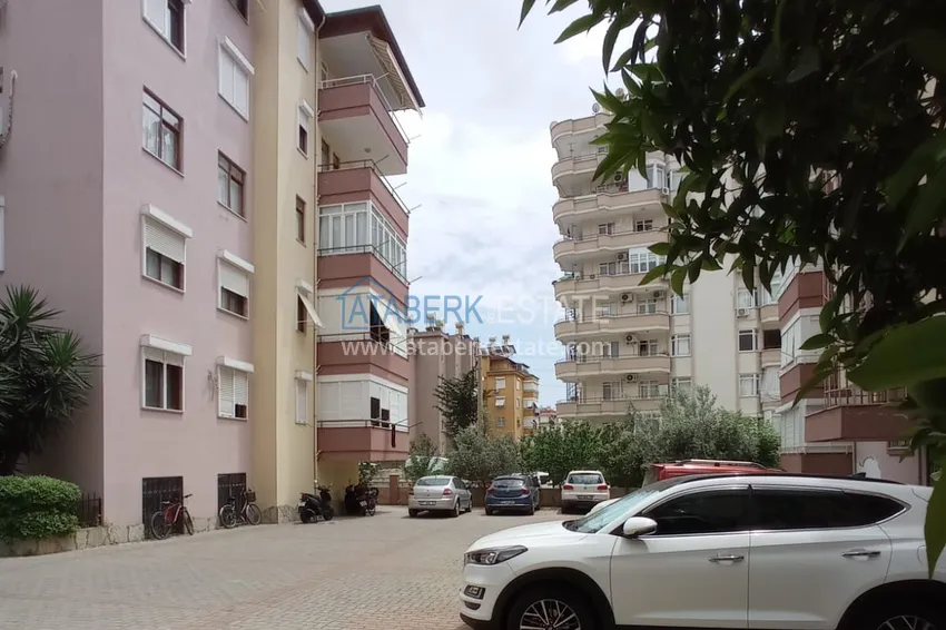 Квартира в центре Алании четырехкомнатная с мебелью и отдельной кухней 4 